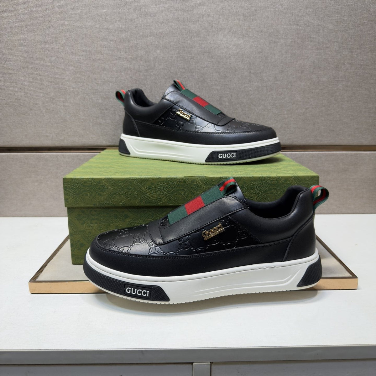 Gucci Green and Red Stripe Low-Top Sneakers